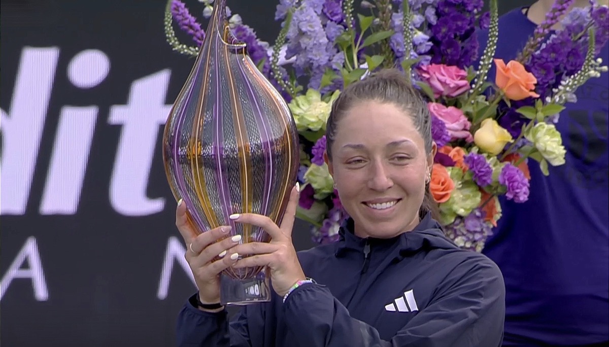 Pegula charleston trophy-modified_new